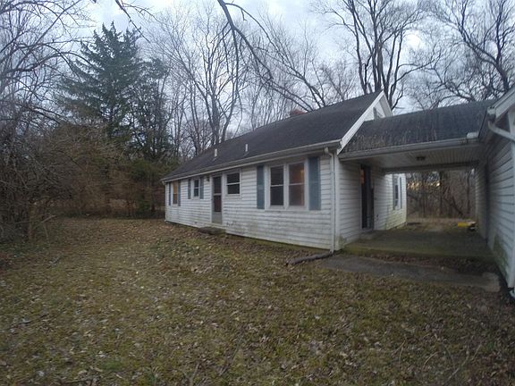 3rd image of 210 Hollyhock St