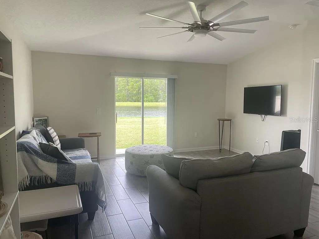 Building Photo - 725 Peg Ct