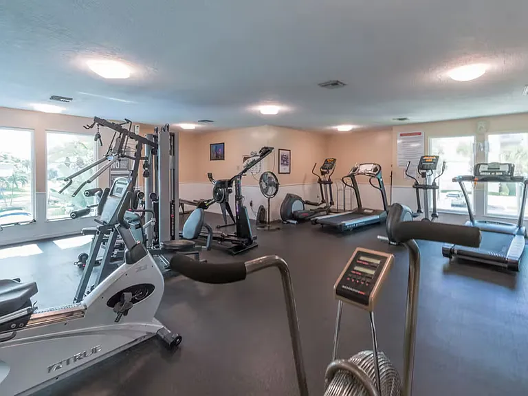 516 Beach Park Ln — Photo 18