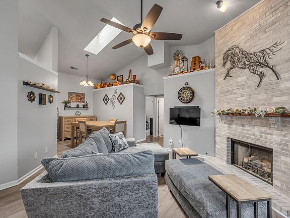 5th image of 107 Strawberry Ct