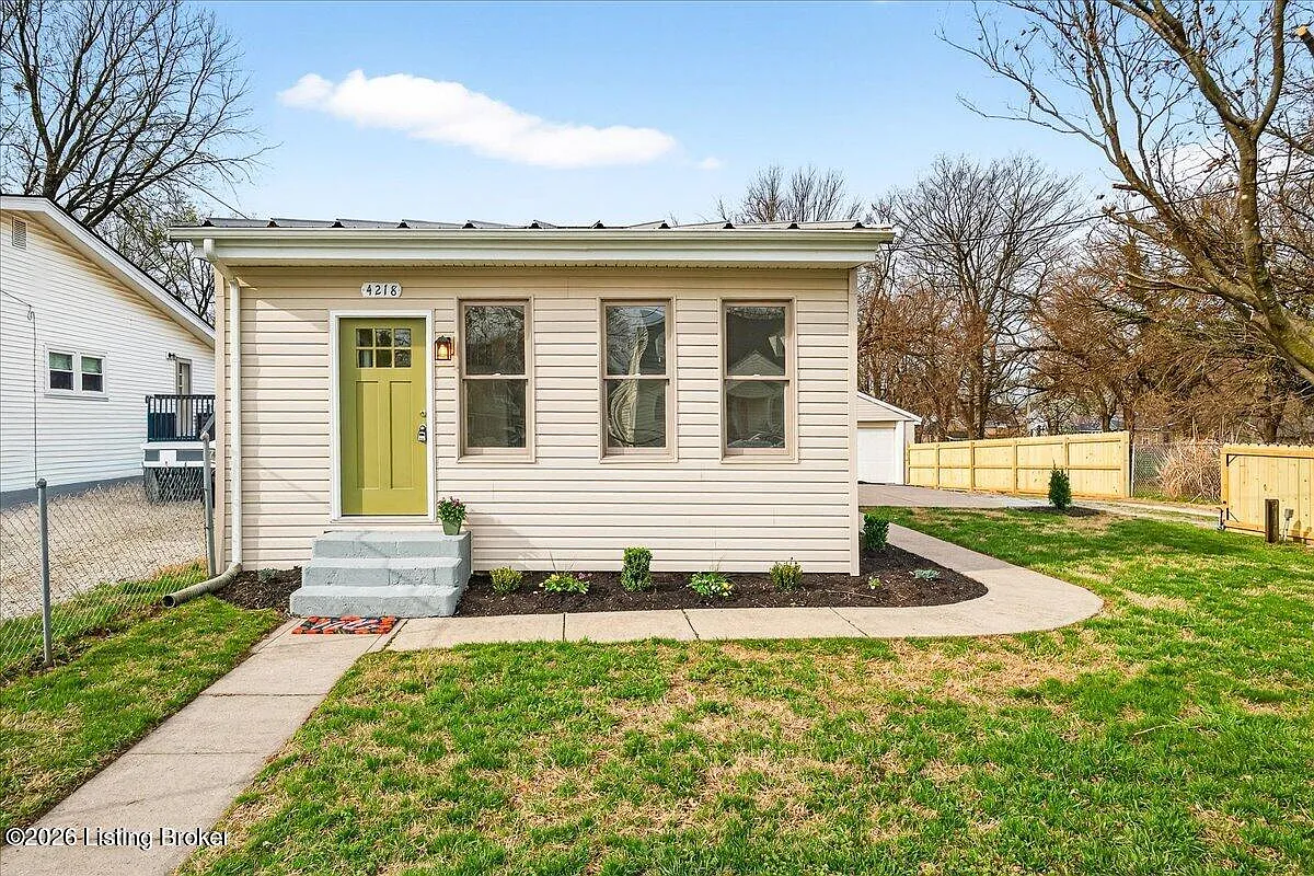 3 bed, 1.5 bath, 1120 sqft, $1,900 — Photo 3