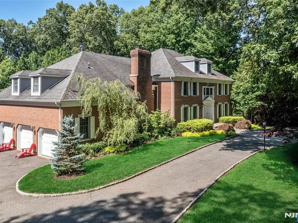 27 Cameron Rd, Saddle River, NJ 07458