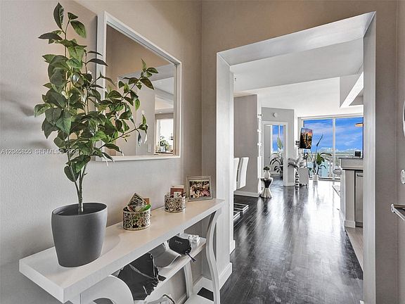 5th image of 3020 NE 32nd Ave APT 925