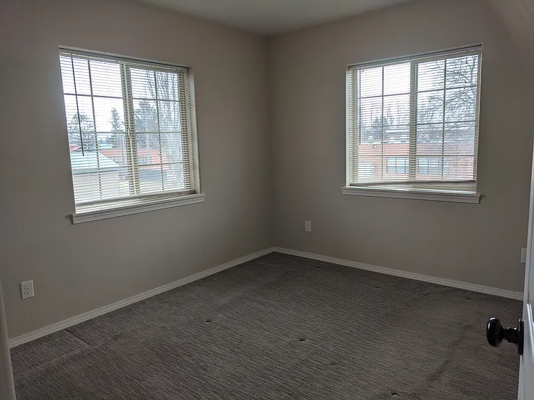 32 W Evergreen Dr — Photo 5