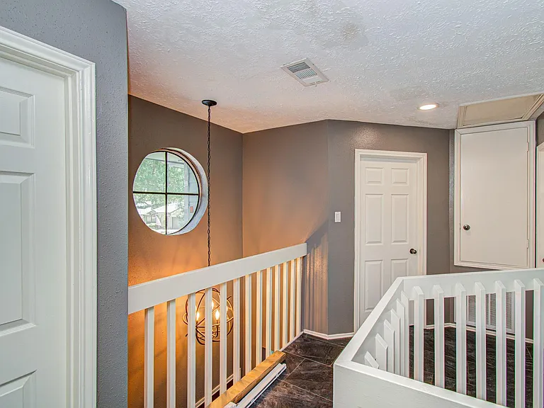 2122 Courtshire Ln — Photo 22