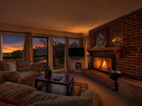 96 Doe Highlands Dr, Hillsville, VA 24343