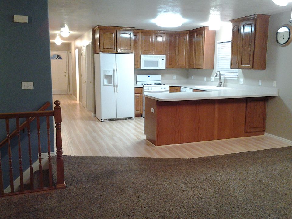 Updated Kitchen w/new Floor