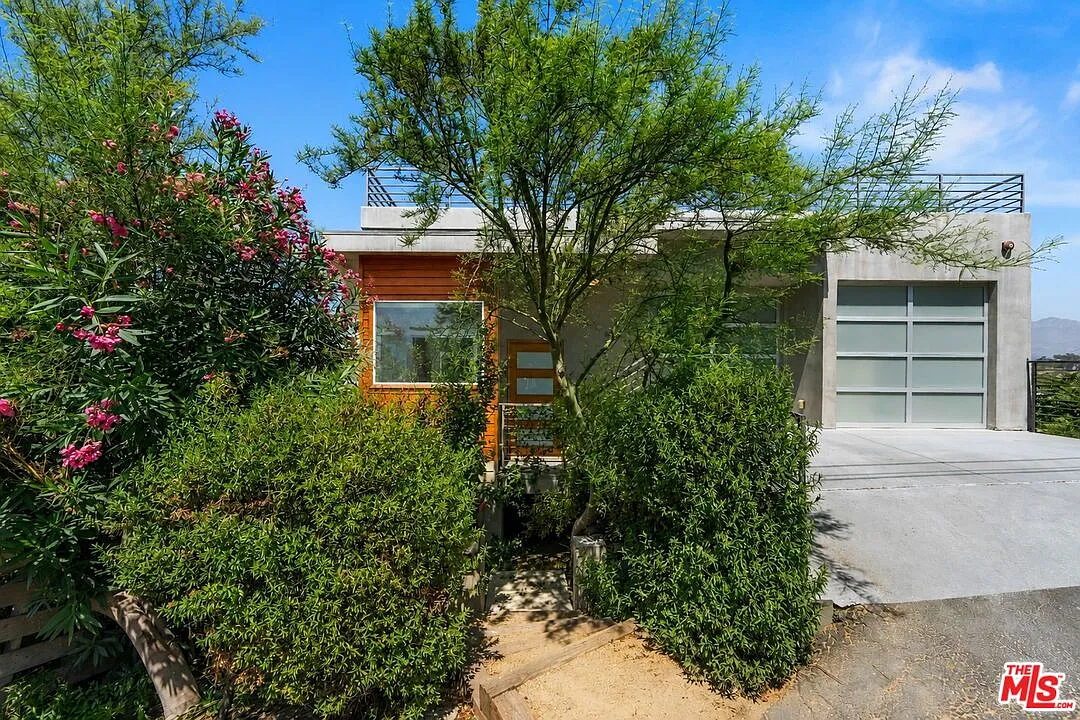2 bed, 2.0 bath, 1214 sqft, $4,200 — Photo 1