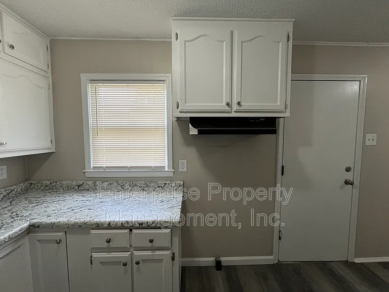 3736 Debby Dr — Photo 9