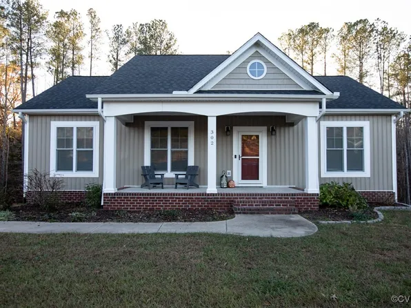 302 Thomas Cir, Farmville, VA 23901