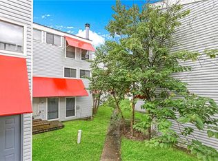 8433 E Cypress Point Ct, Baton Rouge, LA 70809