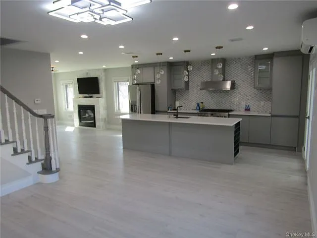 89 Kenneth Pl — Photo 6