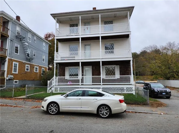 32 Bouvier Ave, Lincoln, RI 02838