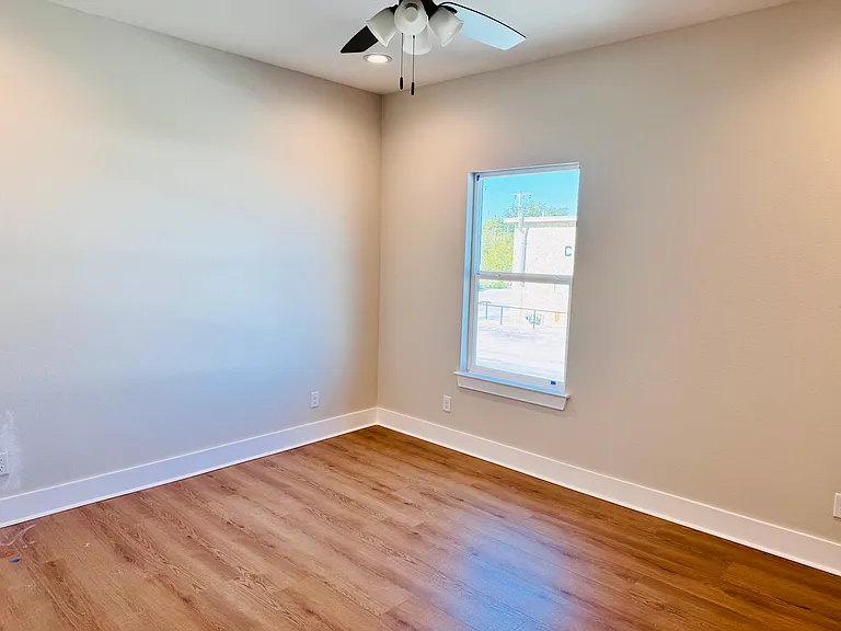 2031 Vaughn St #B — Photo 18