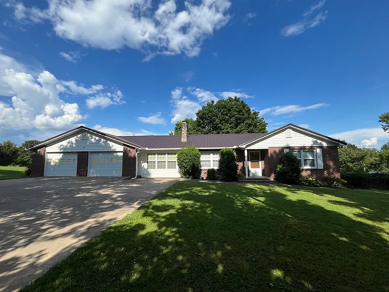 1219 Maplewood Rd — Photo 1