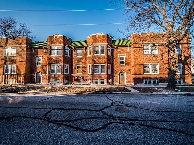 702 N Waller Ave — Photo 8