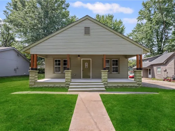 832 S Hickory St, Ottawa, KS 66067