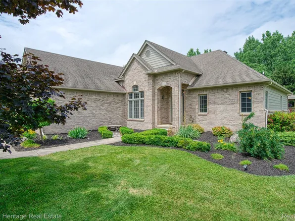 6952 W Sharpe Rd, Fowlerville, MI 48836