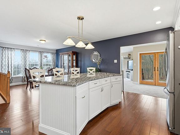 5th image of 826 Bethlehem Pike