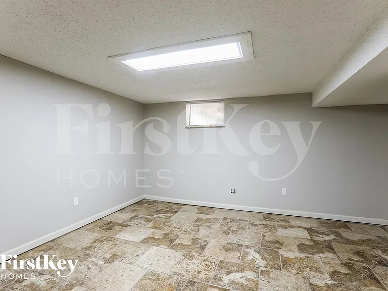 8921 E 90th Ter — Photo 12