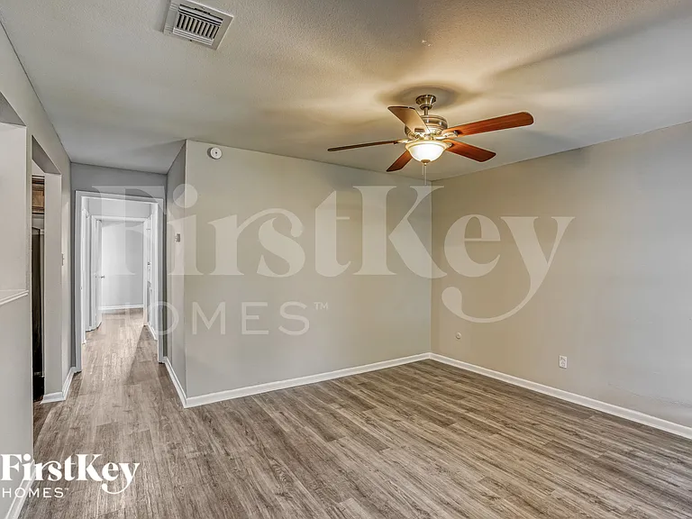 18742 Glen Briar Ln — Photo 3