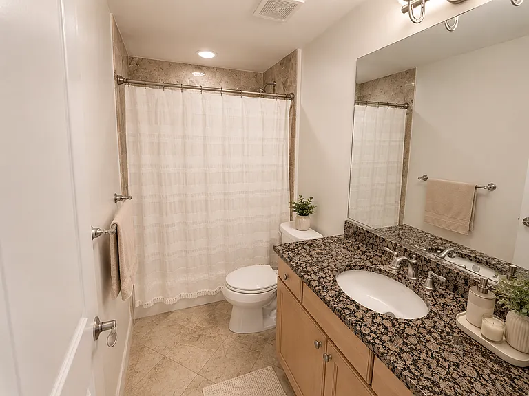 2444 W Diversey Ave #1E — Photo 11