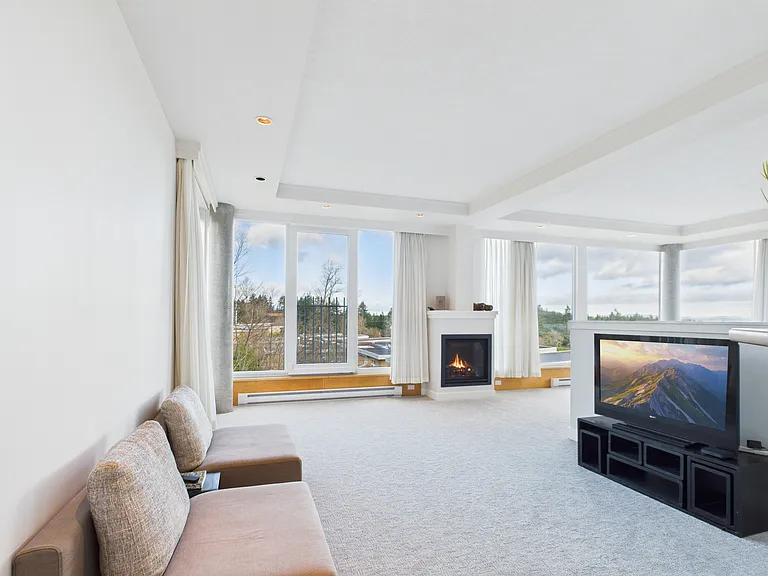 Sayward Hill Cres — Photo 13