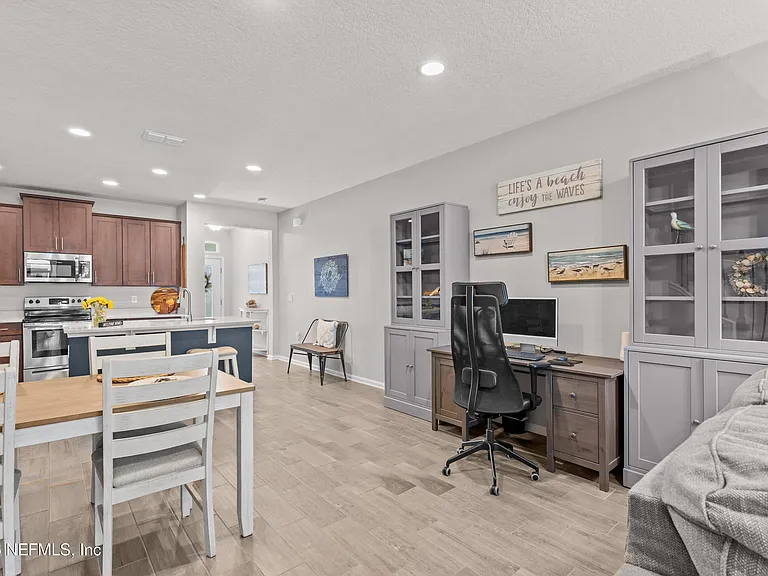 30 Bush Pl — Photo 10