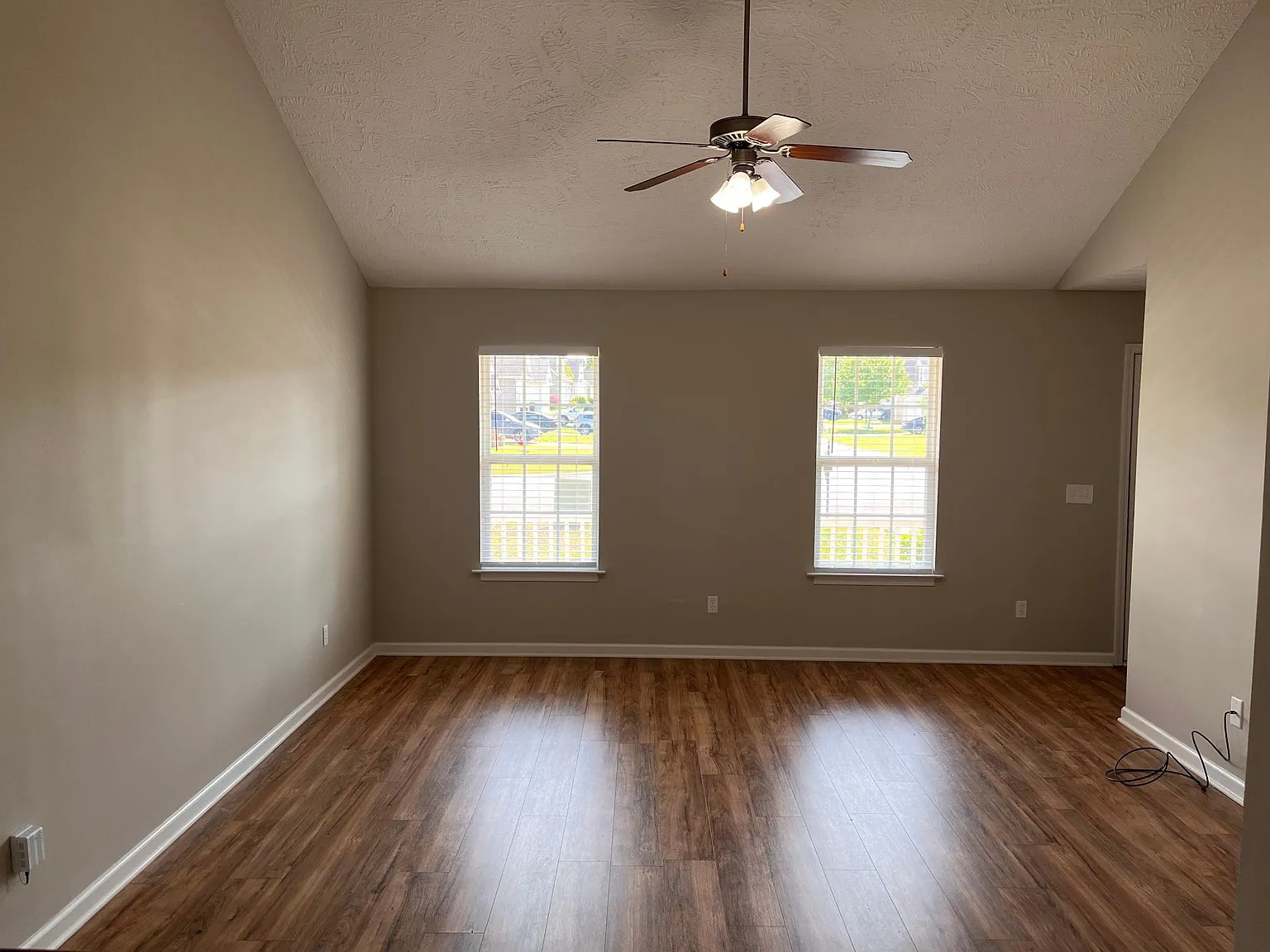 2 bed, 1050 sqft, $1,750 — Photo 2
