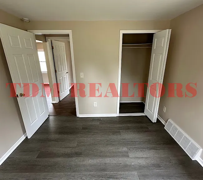 1029 Burns St — Photo 5
