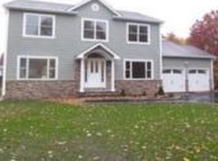 34 Woodlawn Ave, Deer Park, NY 11729