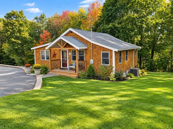 29 Ellen St, Haverhill, MA 01830