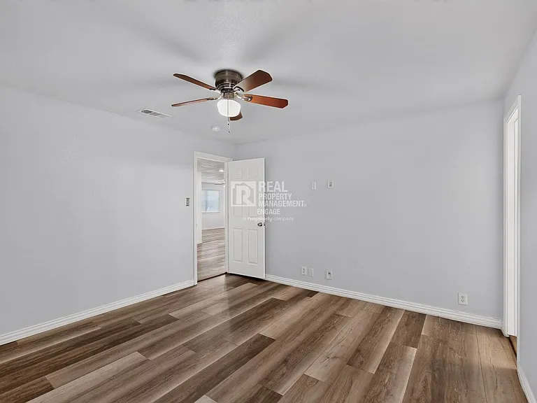 4401 Steven St — Photo 17