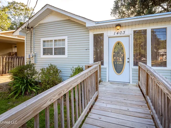 1403 Williams St, Pascagoula, MS 39567