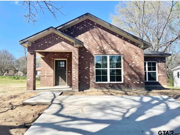 423 Park Dr, Daingerfield, TX 75638