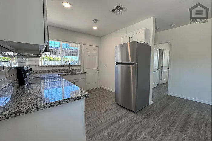 1346 E Willetta St #4 — Photo 10