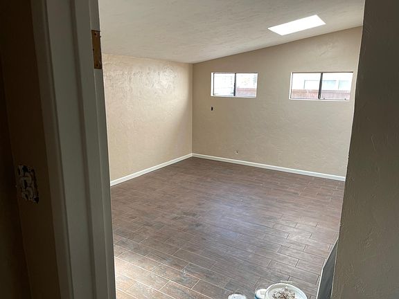 Bonus room has its own half bath.
