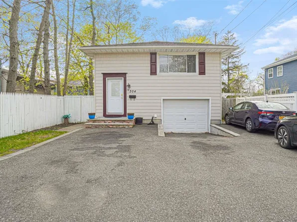 304 Islip Ave Avenue, Islip, NY 11751
