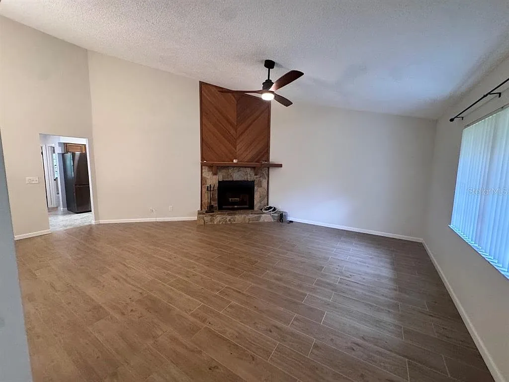 3 bed, 2.0 bath, 1350 sqft, $2,450 — Photo 3