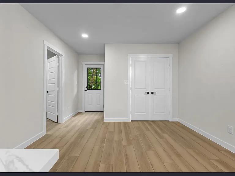 3216 Sharon St — Photo 3