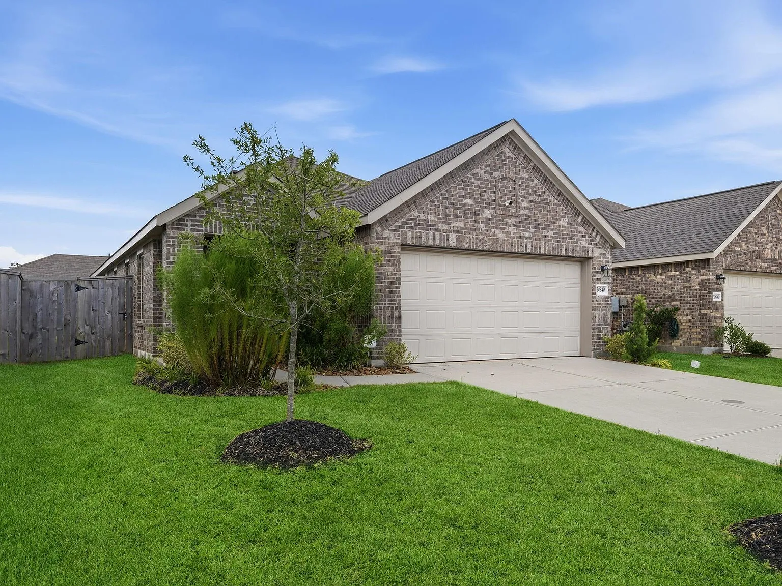 4 bed, 2.0 bath, 1500 sqft, $2,200 — Photo 3