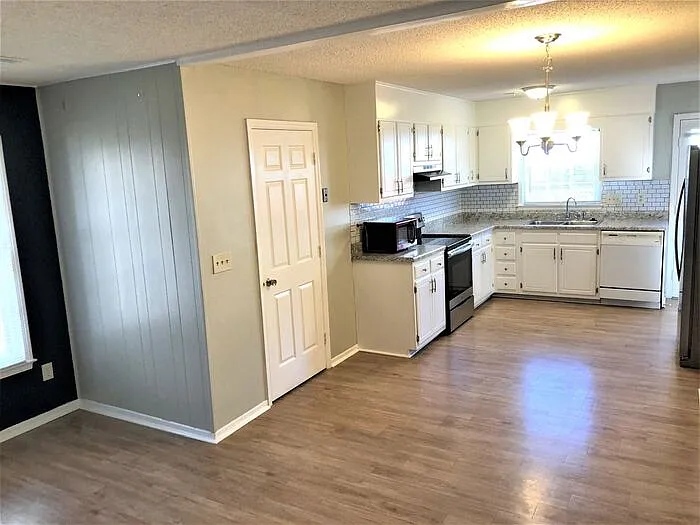 2900 Glen Hollow Rd — Photo 6