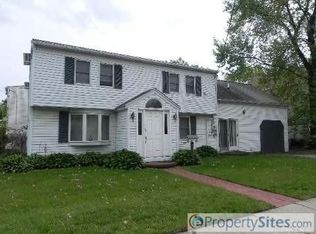 900 Hayes St, Baldwin, NY 11510