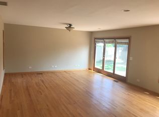 1026 Atkinson Rd, Lake Bluff, IL 60044