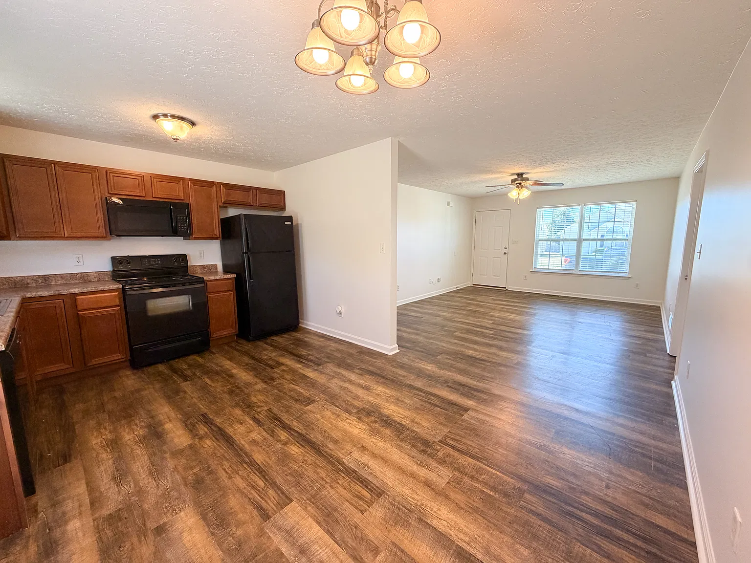 3 bed, 1329 sqft, $1,750 — Photo 4