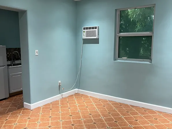 30 Avenue 27 St, Miami, FL 33142