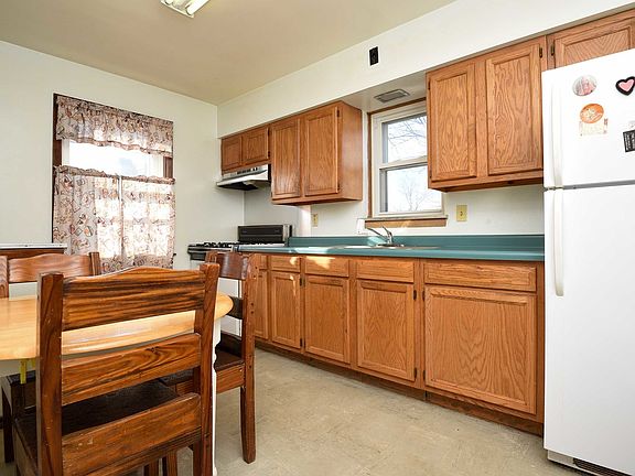 3rd image of 10629 Drummond Pl