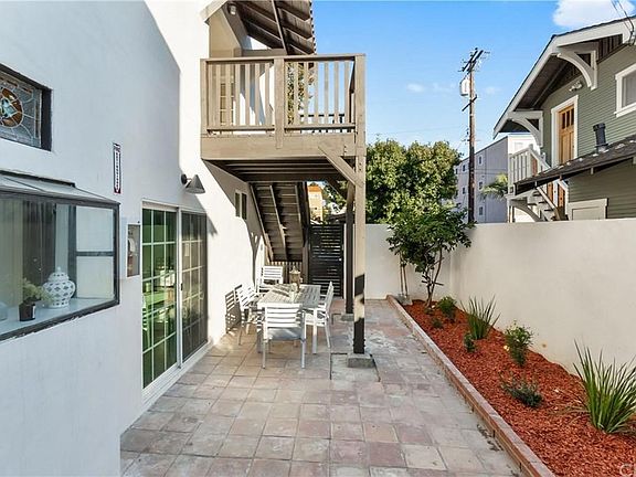 2nd image of 209 N Loma Ave