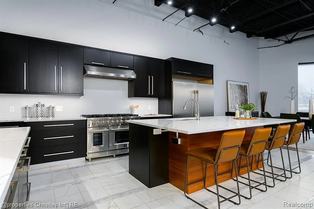 3 bed, 3.5 bath, 2842 sqft, $5,300 — Photo 4