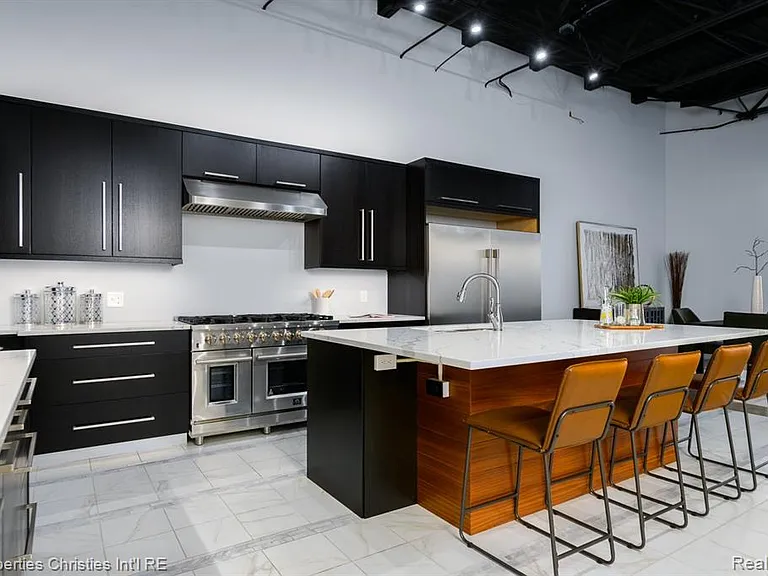 32686 Woodward Ave #E — Photo 7